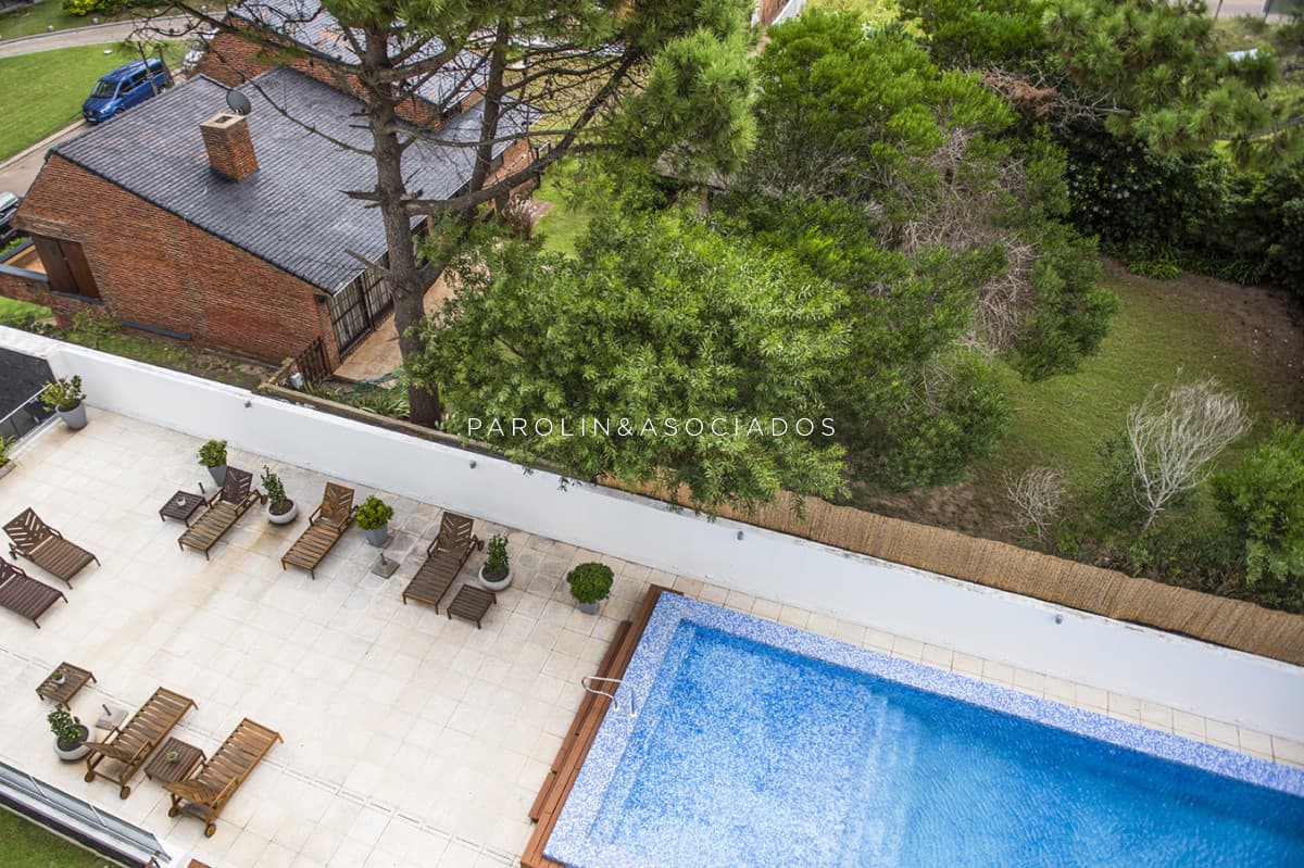 Apartamento en venta de 3 dormitorios en Torre Esmeralda.