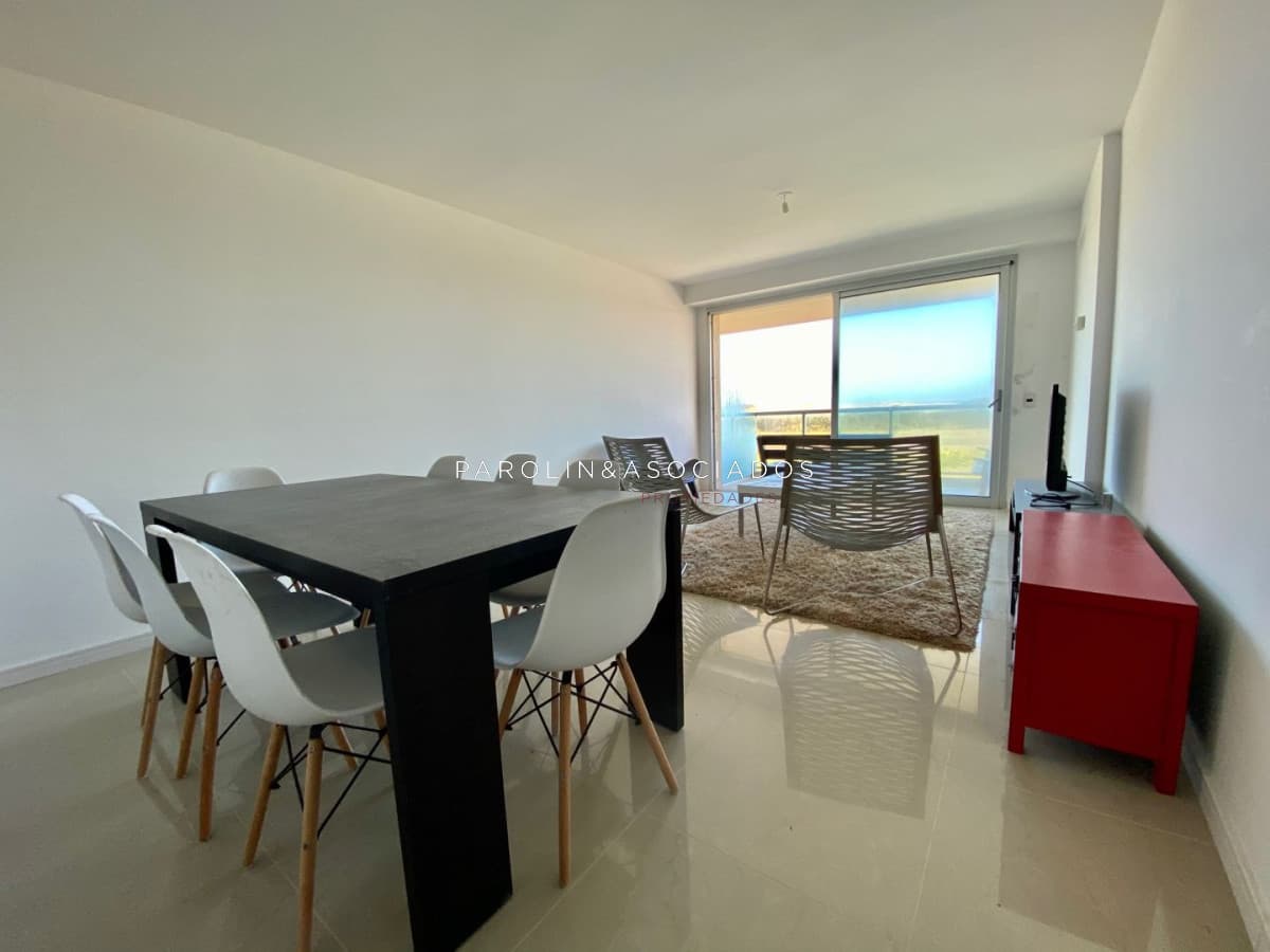 Apartamento en venta de 2 dormitorios en Blue Marine, Punta del Este.