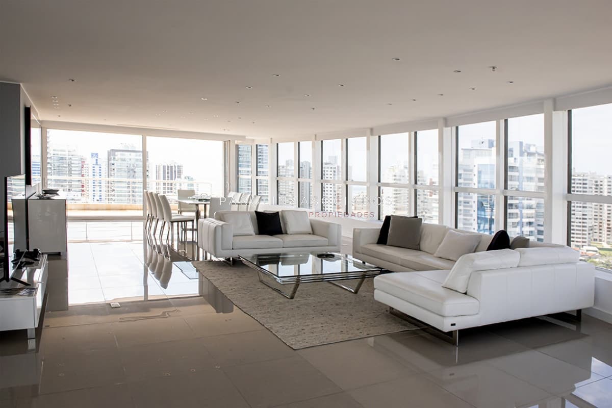 Penthouse en venta de 4 dormitorios en Alexander Boulevard Tower, Punta del Este.