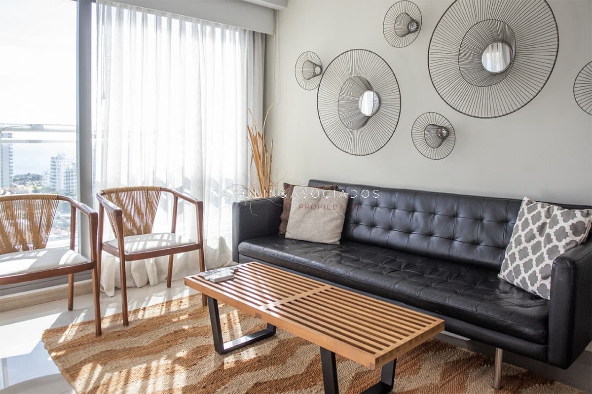 Piso alto con vista panoramica, 1 dormitorio y medio en venta. Punta del Este