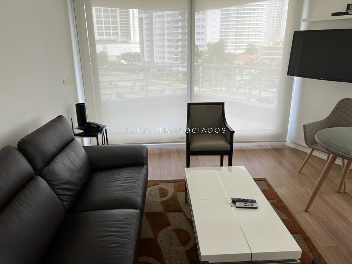 Apartamento en venta de 2 dormitorios en Edificio Alexander Boulevard, Mansa Punta del Este.