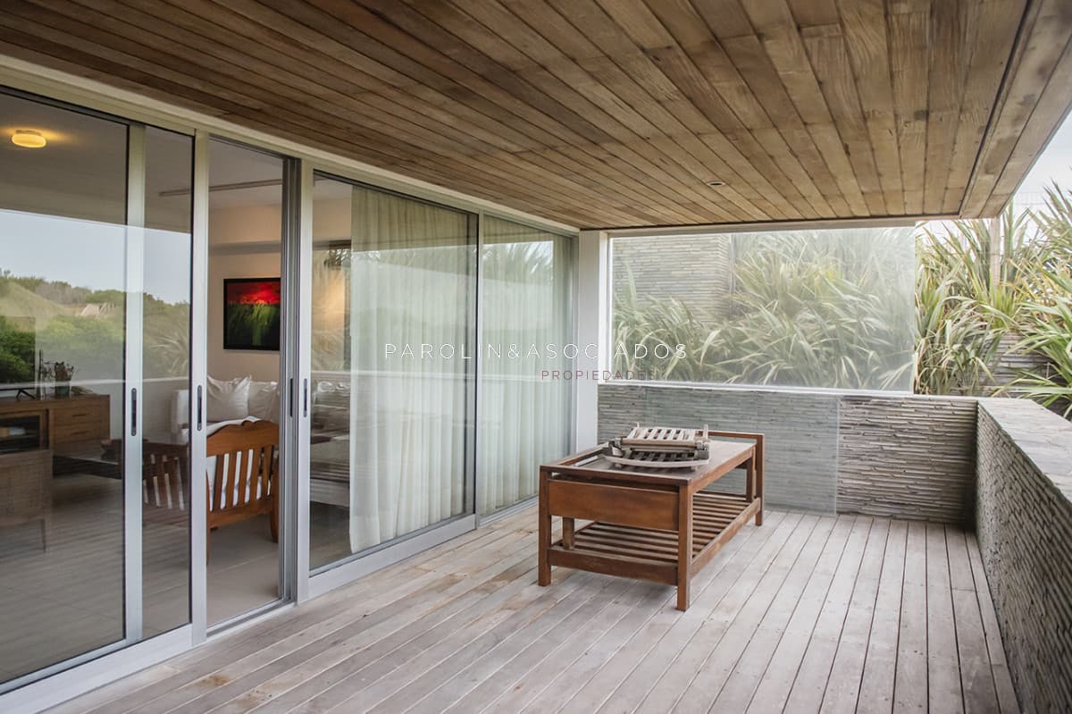 Apartamento en venta de 2 dormitorio edificio Brava 28, Punta del Este.