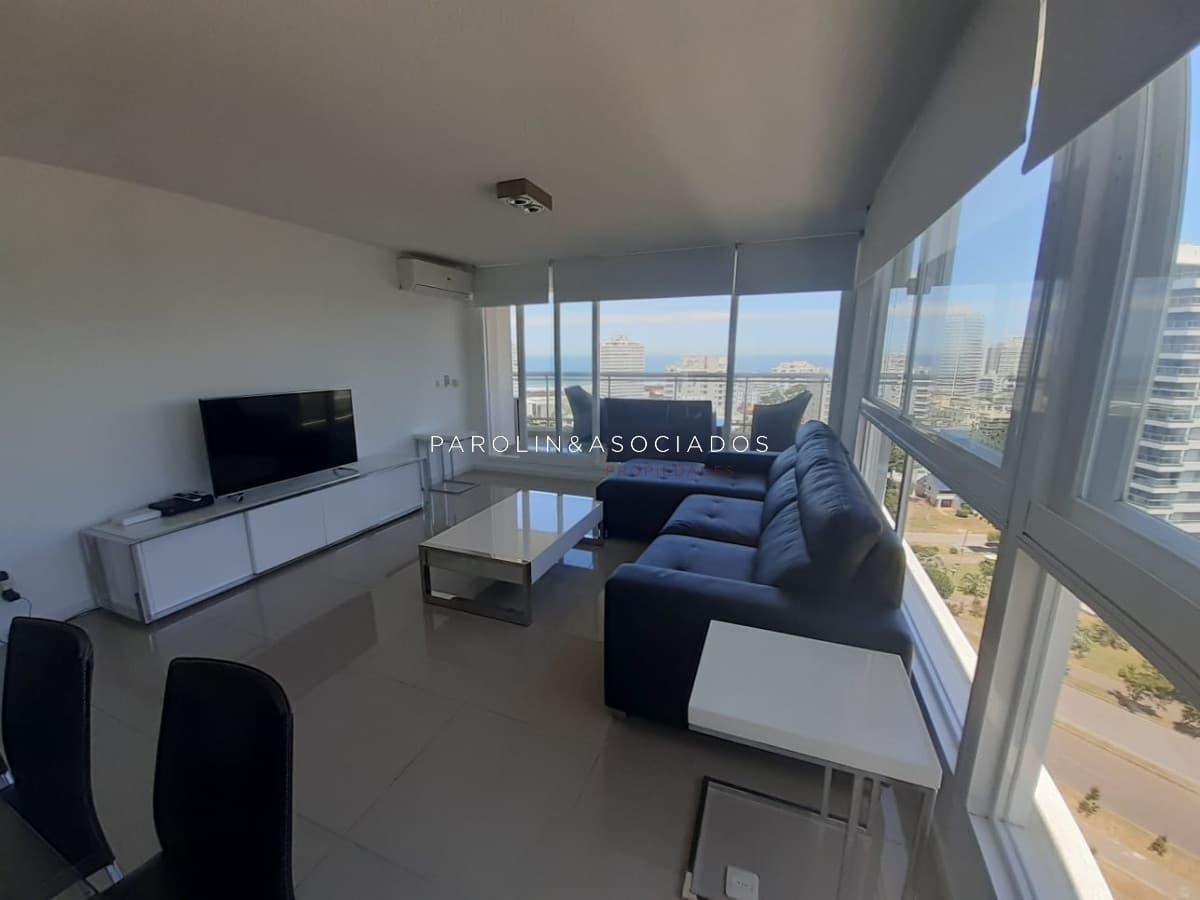 Apartamento en venta en Torre One a metros de Playa Brava, Punta del Este.