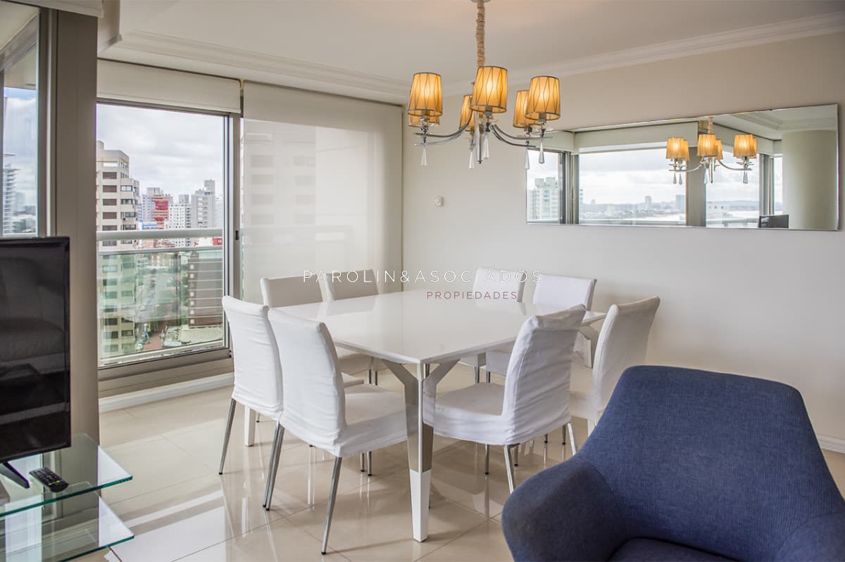 Increíble apartamento excelente vista al mar en torre Imperiale III, Punta del Este.