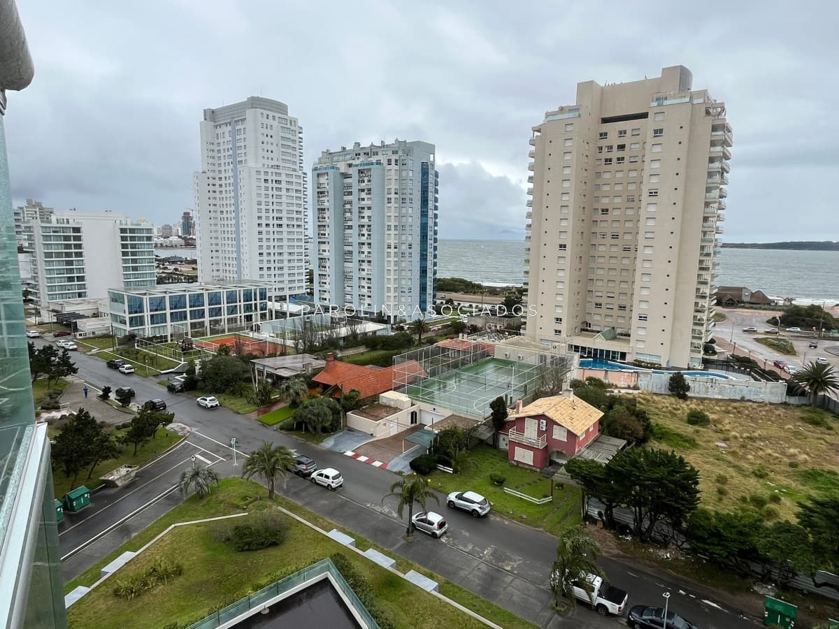 Apartamento en venta de 2 dormitorios en Miami Boulevard Tower, Punta del Este.