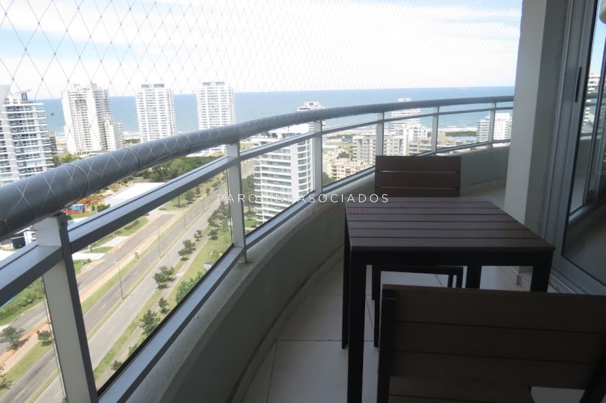 Apartamento de 3 dormitorios en Roosevelt - Punta del Este.
