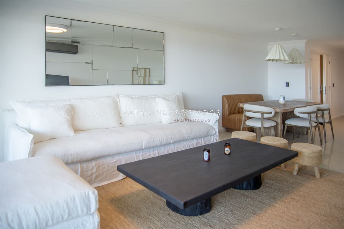Apartamento en venta de 3 dormitorios en Torre Imperiale Punta Del Este.