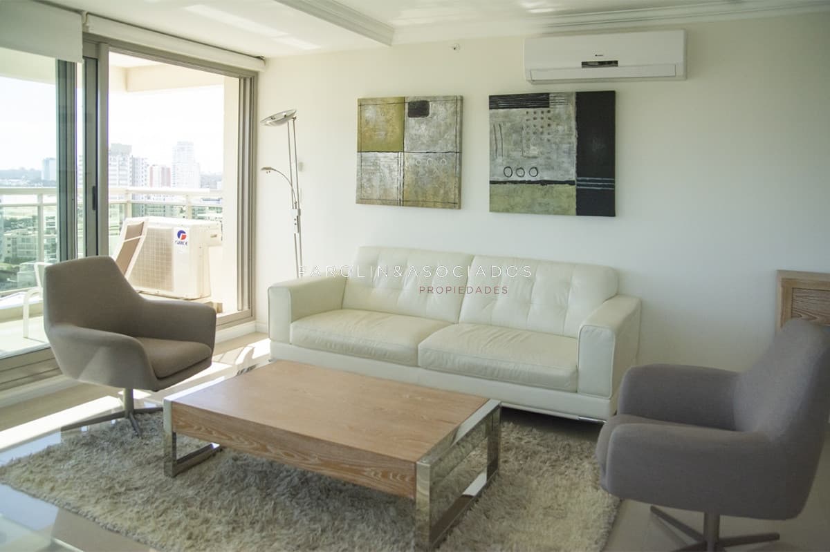 Apartamento en venta con vista al mar en Torre Imperiale, Punta del Este.