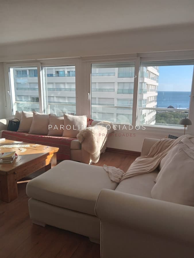 Departamento en venta de 3 Dormitorios en Lincoln Center, Playa Mansa Punta del Este