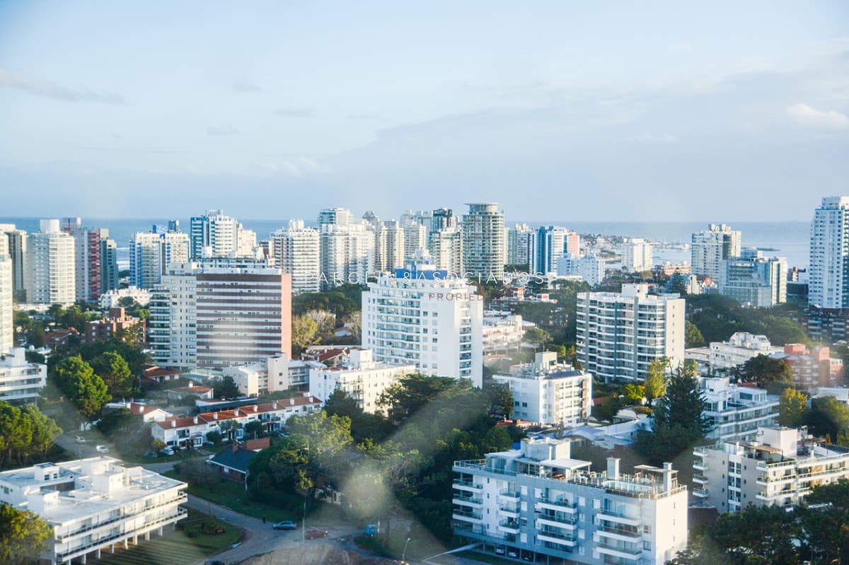 Apartamento en venta de 2 dormitorios en Ocean Drive II, Punta del Este.