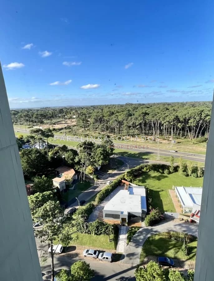 Apartamento en venta de 3 dormitorios en edificio Roosevelt Center, Punta del Este.