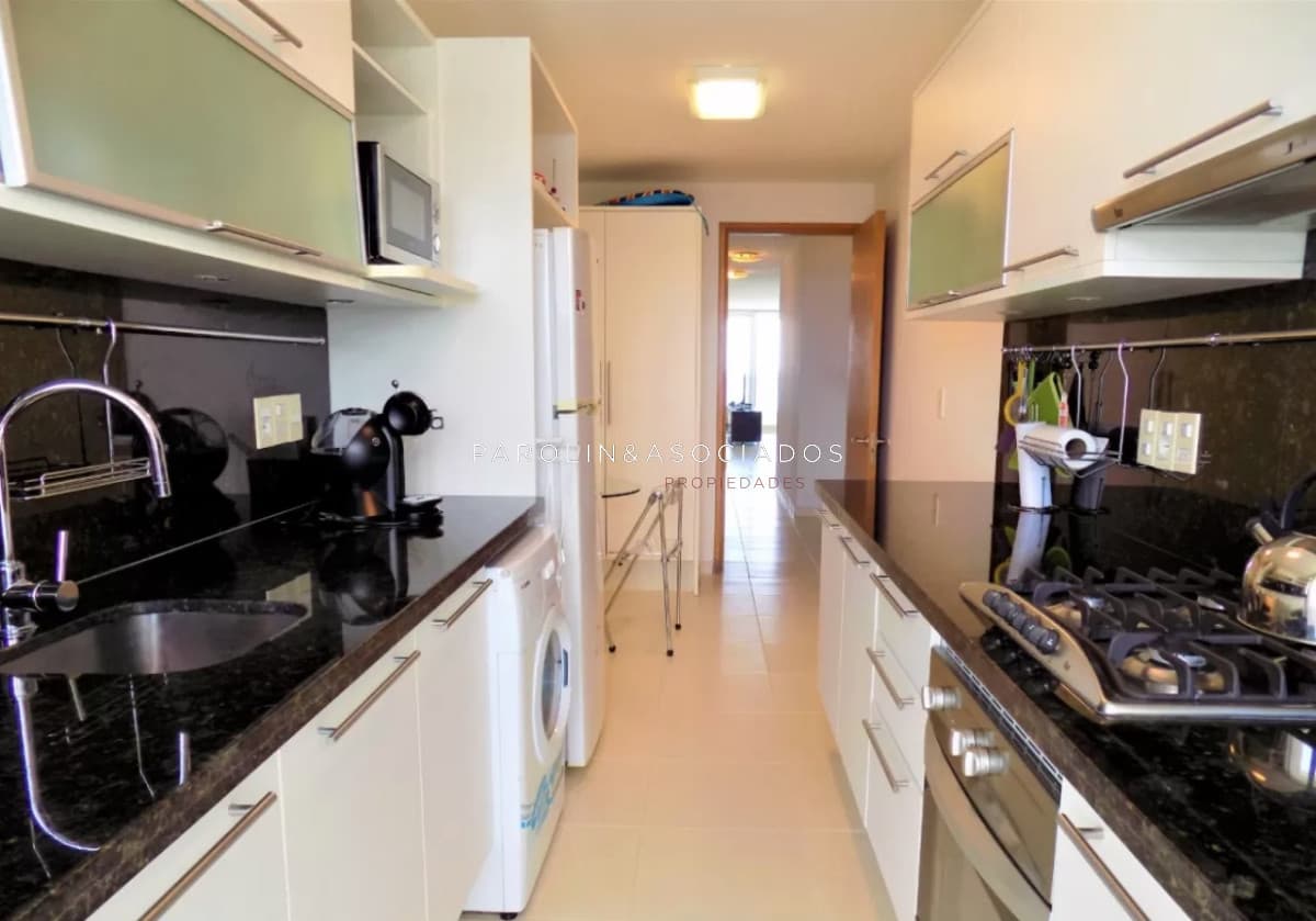 Apartamento en Seasons Tower 2 dormitorios, Punta del Este.