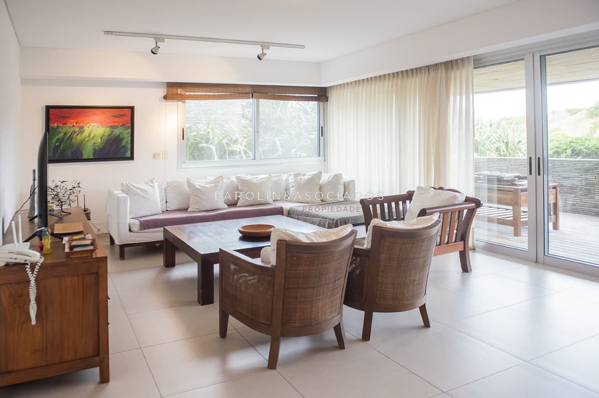 Apartamento en venta de 2 dormitorio edificio Brava 28, Punta del Este.