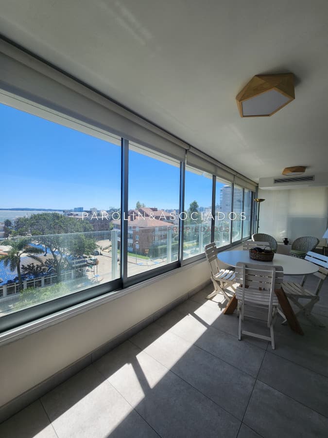 Apartamento en venta de 3 dormitorios en edificio Campidoglio II, Punta del Este.