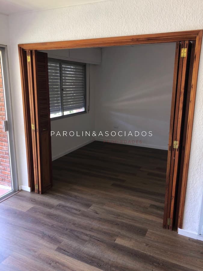 Vende apartamento de 3 dormitorios en Playa Mansa, Punta del Este
