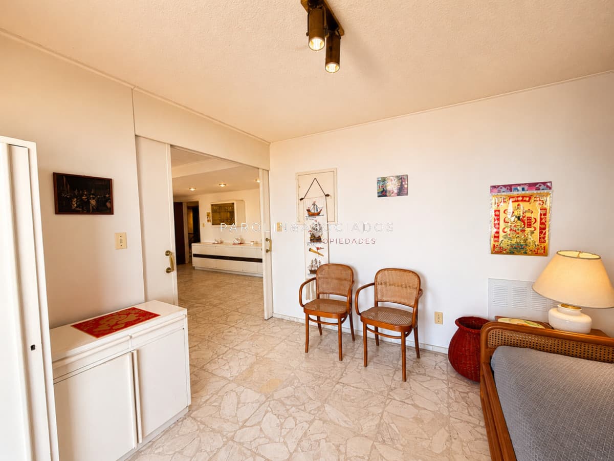 En venta en torre Libertador, apartamento de 3 dormitorios con vista agradable entorno
