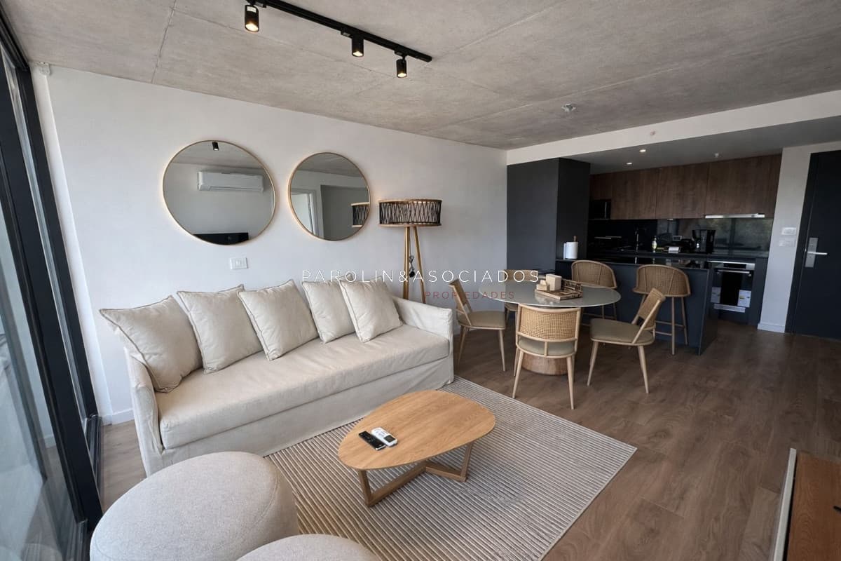 Departamento de 2 dorm en venta en Torres del Este, excelente ubicacion