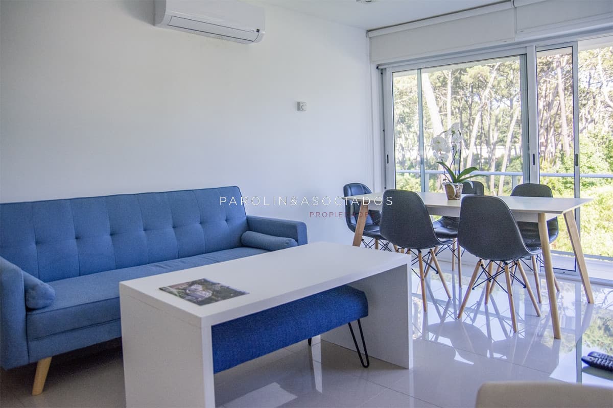 Apartamento en venta de 3 dormitorios en Punta del Este.