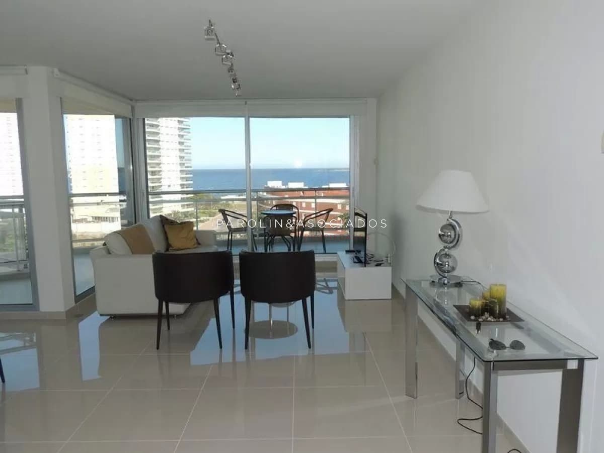 Apartamento en venta en Sunrise Tower, Punta Este.