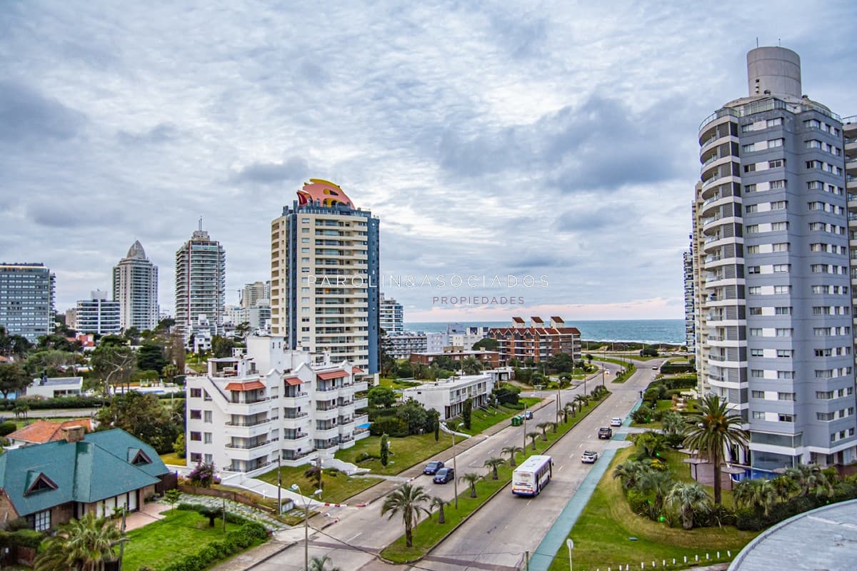 Apartamento en venta de 3 dormitorios en Forest Tower II, Punta del Este.