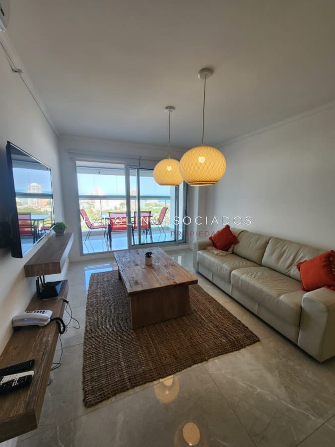 Apartamento en venta de 2 dormitorios en Miami Boulevard, Punta del Este.