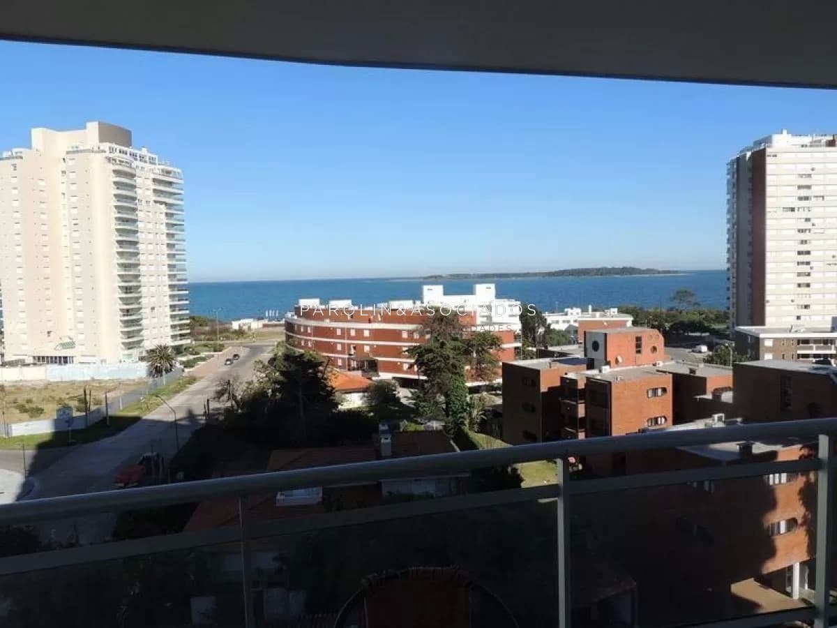 Apartamento en venta en Sunrise Tower, Punta Este.