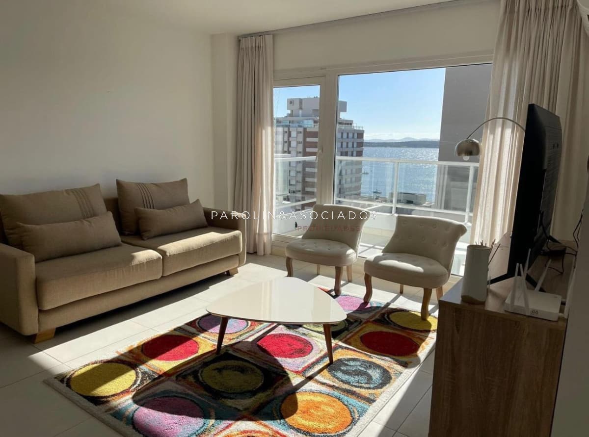 Vende apartamento de 2 dormitorios en Punta del Este