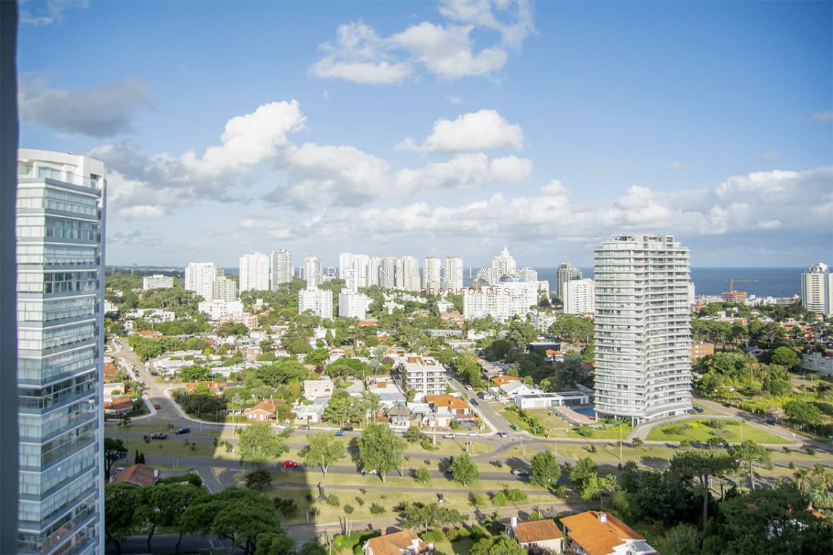 Vende apto de 2 dormitorios en Miami Boulevard ! Punta del este