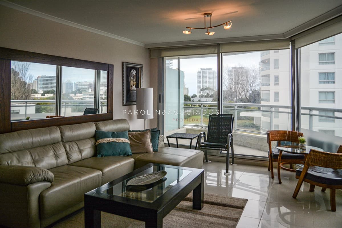 Apartamento de 3 dormitorios en venta en Ocean Drive, Punta del Este.