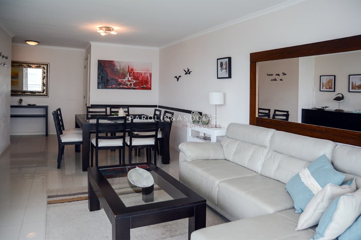 Apartamento de 3 dormitorios en venta en Ocean Drive, Punta del Este.