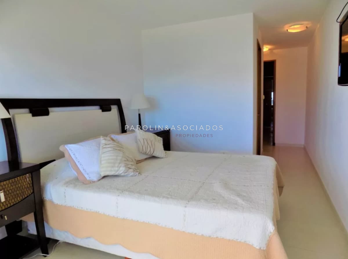 Apartamento en Seasons Tower 2 dormitorios, Punta del Este.