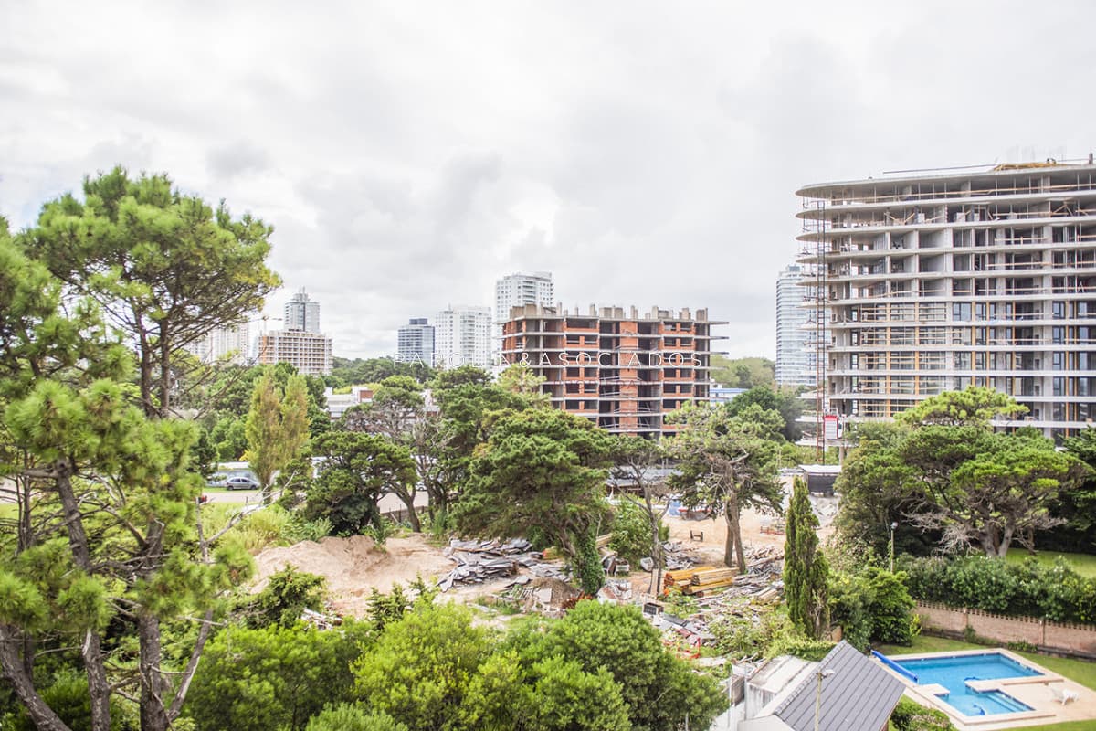 Apartamento en venta de 3 dormitorios en Torre Esmeralda.