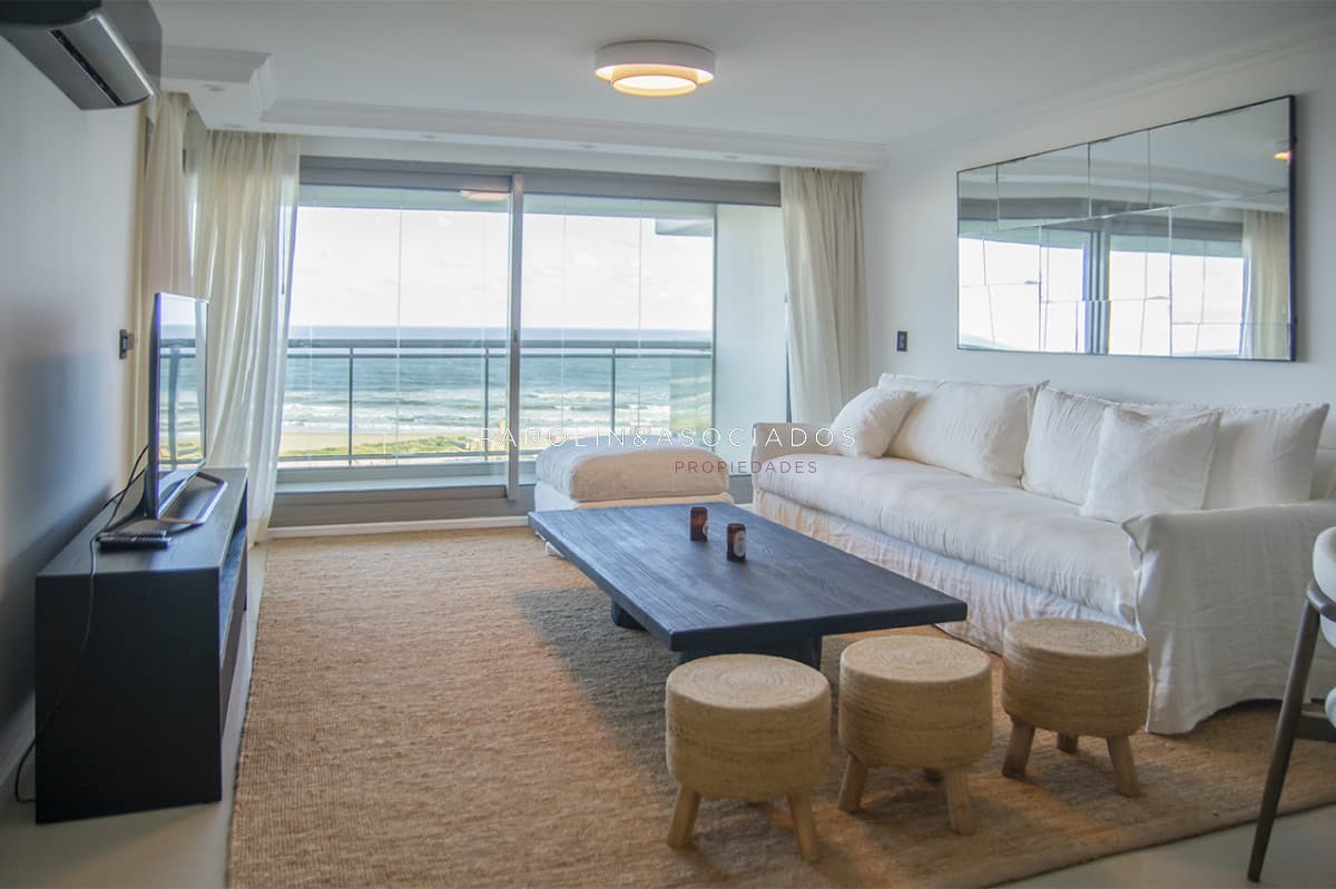Apartamento en venta de 3 dormitorios en Torre Imperiale Punta Del Este.