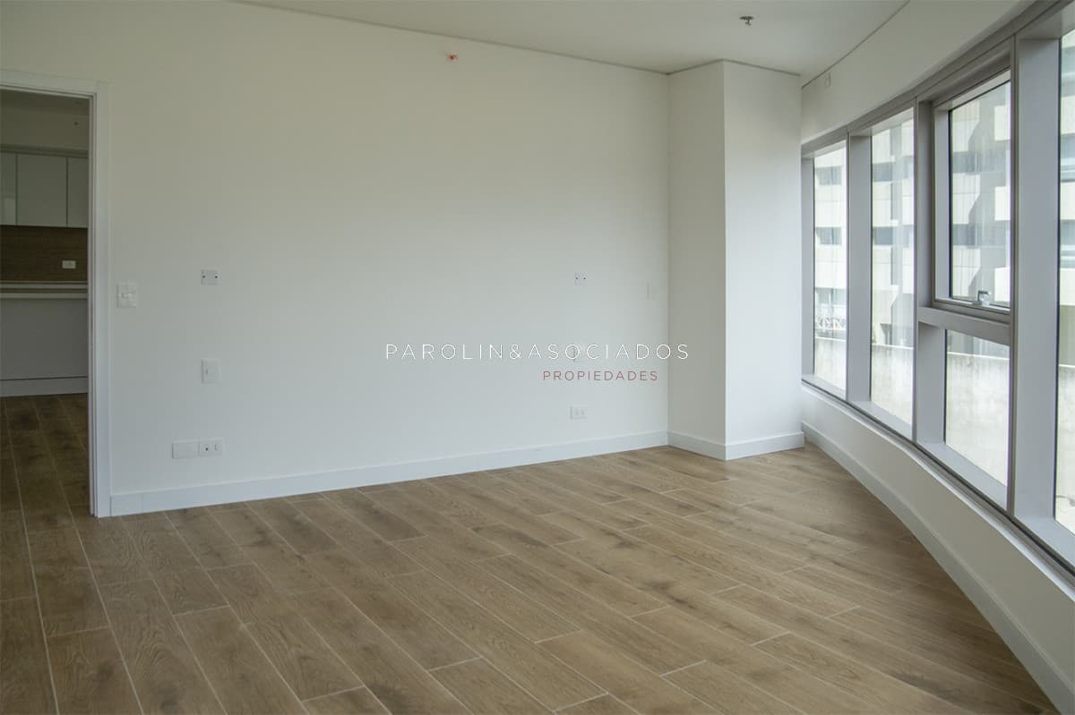 Apartamento en venta en primera fila de playa Brava, Trump Tower.