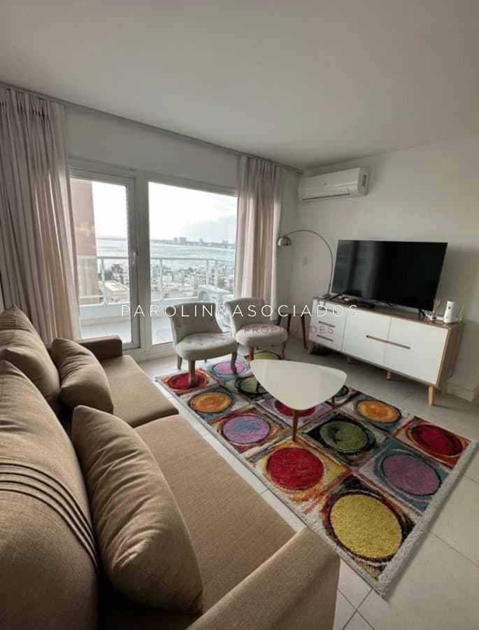 Vende apartamento de 2 dormitorios en Punta del Este