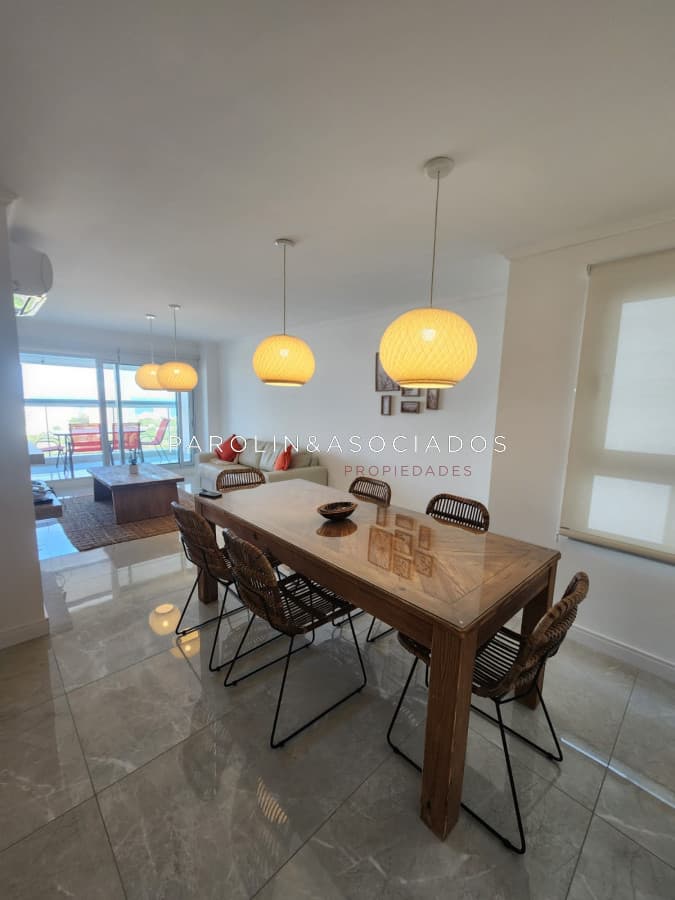 Apartamento en venta de 2 dormitorios en Miami Boulevard, Punta del Este.