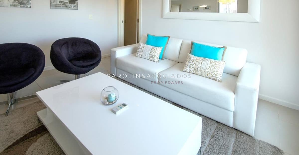 Lindo apartamento en venta de 2 dormitorios en Ocean Drive, Punta del Este.