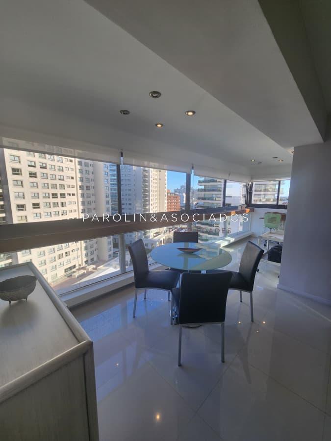 Vende apartamento en Brava, Punta del Este de 2 dormitorios.