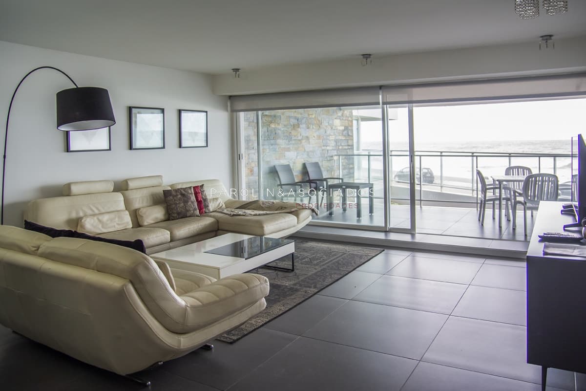 Apartamento en venta de 3 dormitorios en Edificio Bonaire, Punta del Este.