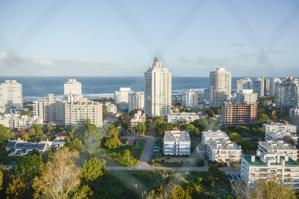 Apartamento en venta de 2 dormitorios en Ocean Drive II, Punta del Este.