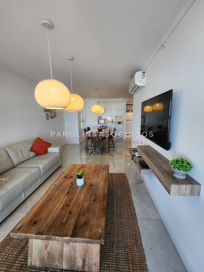 Apartamento en venta de 2 dormitorios en Miami Boulevard, Punta del Este.