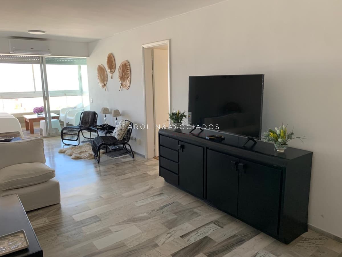 Apartamento de 3 dormitorios en Peninsula, Punta del Este con vista al mar