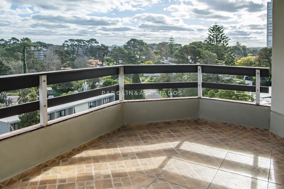 Venta Apartamento de 3 dormitorios en zona Roosevelt, Punta del Este.