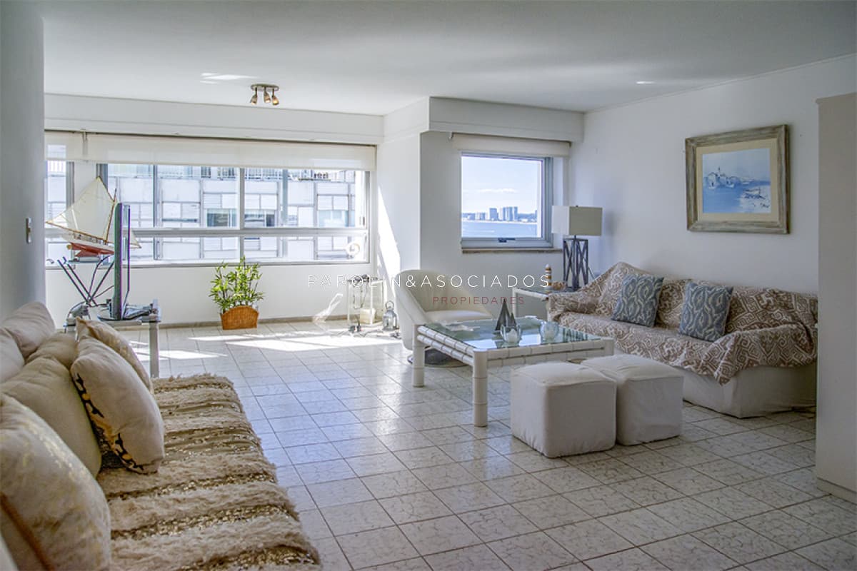 Apartamento en Venta de 2 dormitorios en Peninsula , Punta del este