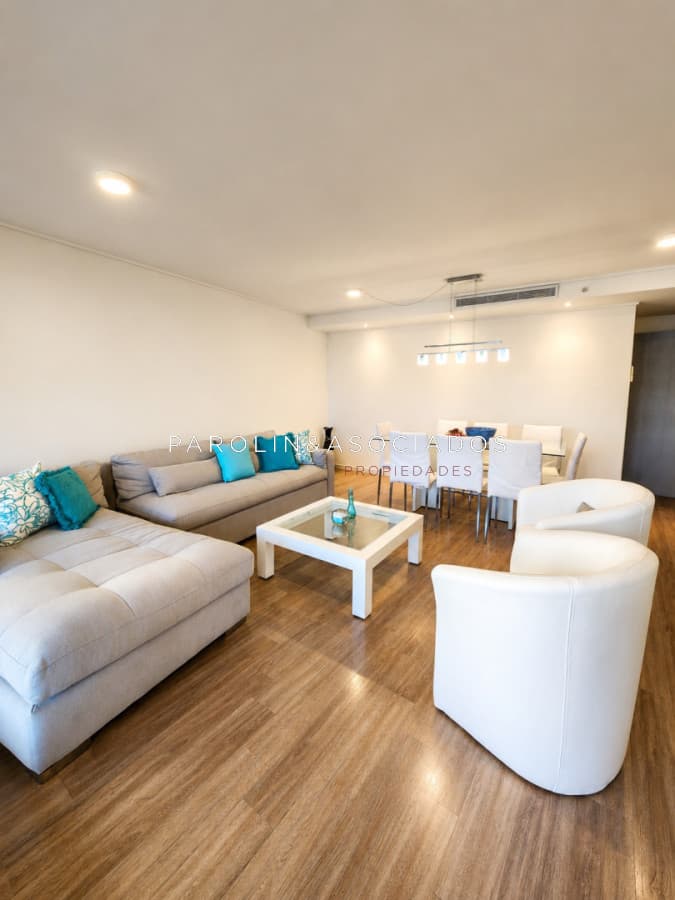 En venta apartamento de 2 dormitorios, en Mansa Punta del Este