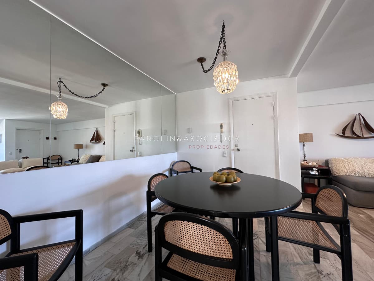 Apartamento de 3 dormitorios en Peninsula, Punta del Este con vista al mar