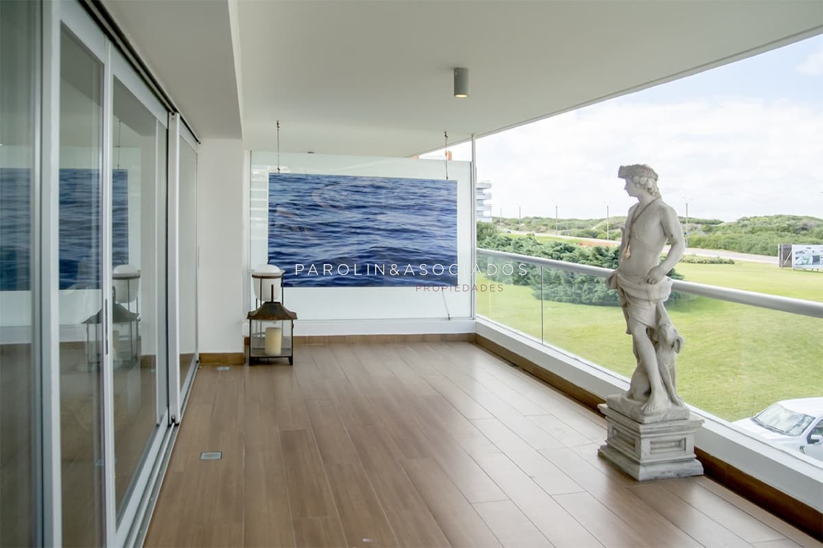 Venta de apartamento con 3 dormitorios en Brava, Punta del Este.