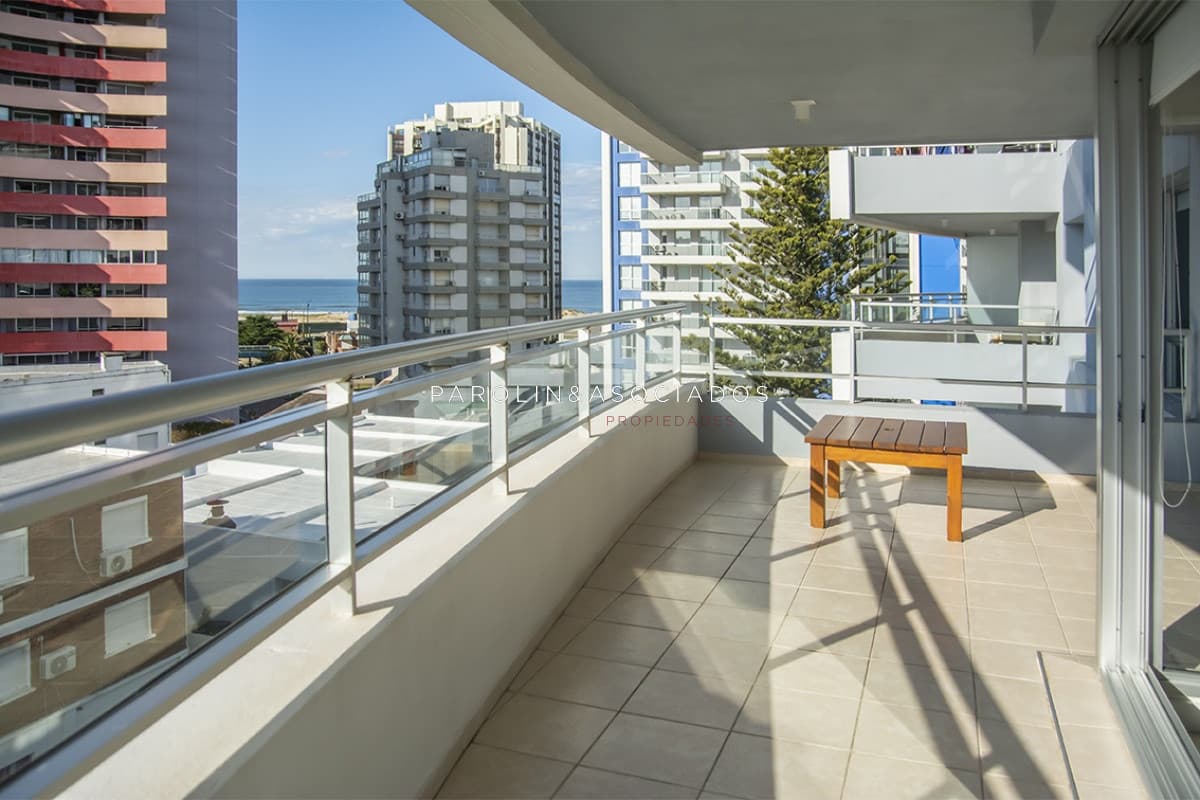 Excelente apartamento en venta de 3 dormitorios en The Forest Tower, Punta del Este.