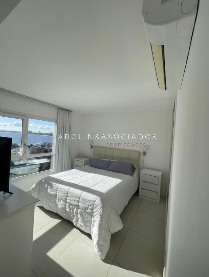Vende apartamento de 2 dormitorios en Punta del Este