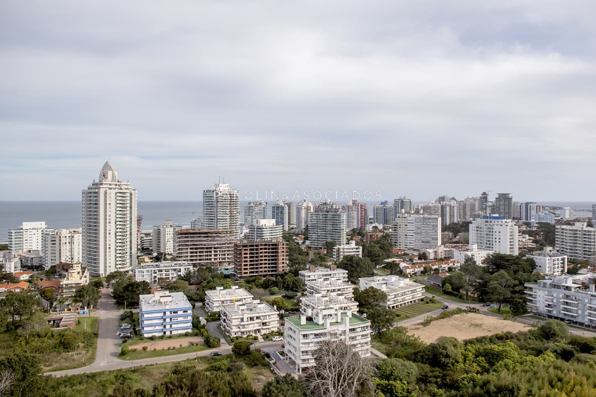 Se vende apartamento en ocean drive II de 3 dormitorios, Punta del Este.